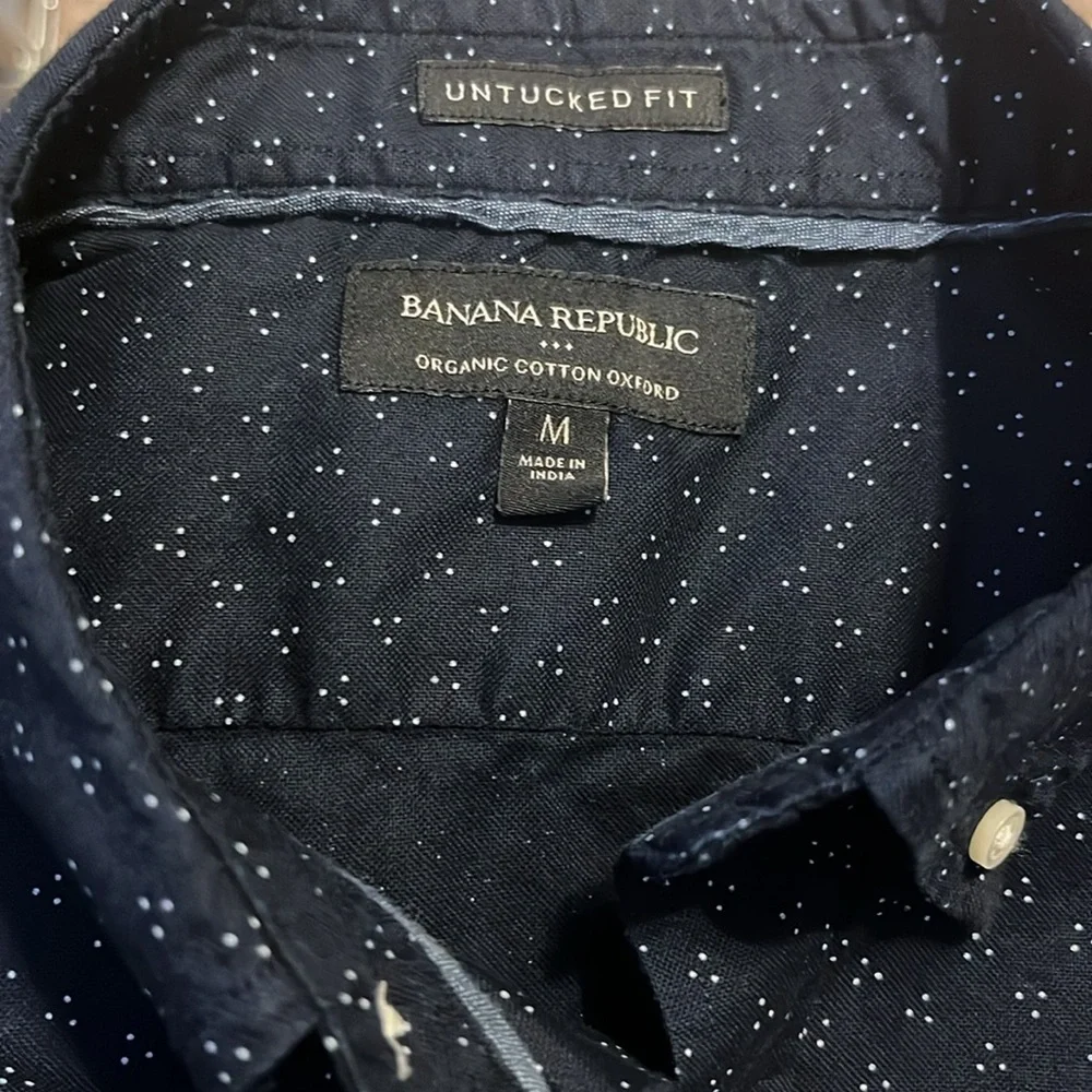 Banana Republic Untucked Fit Shirt - Picture 2 of 3